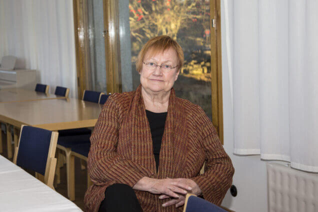 Tarja Halonen Jyväskylän Lozzi-ravintolassa. Kuvattu 8.11.2021. Kuvaaja: Iina Niskanen